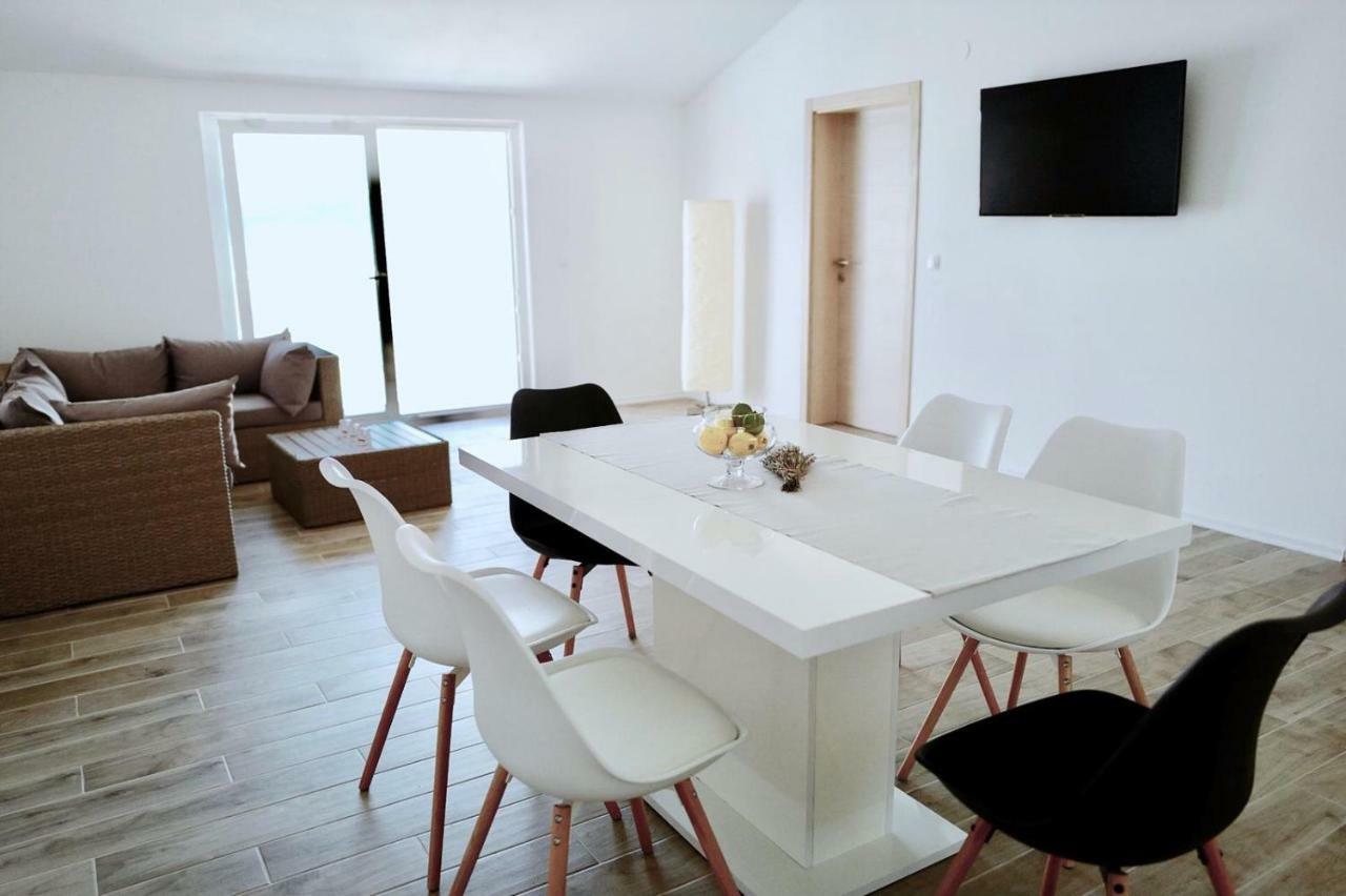 Apartment Ana *